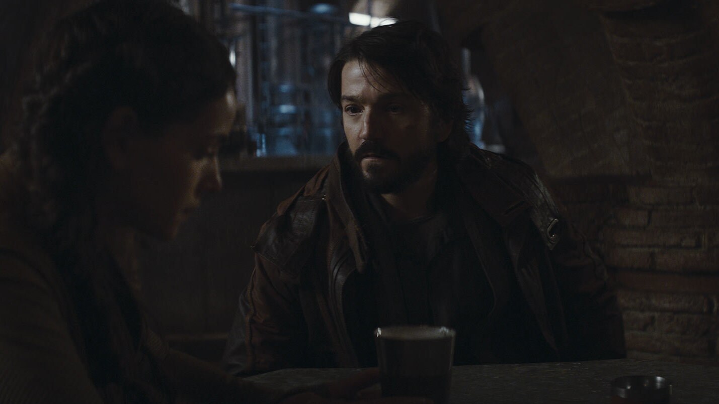 Bix Caleen and Cassian meet in a tavern to discuss the buyer she's arranged to meet him; her boyf...