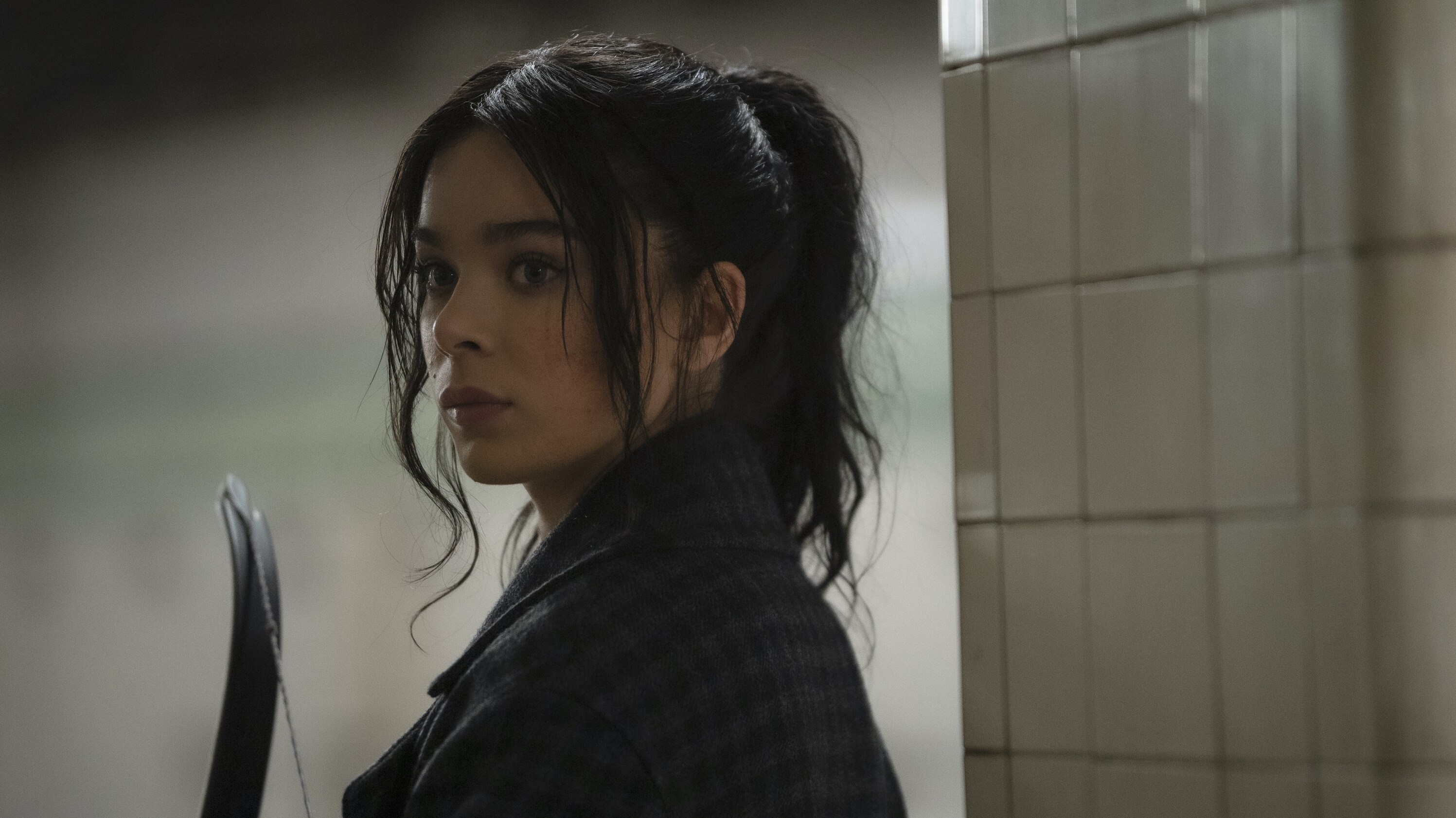Kate Bishop (Hailee Steinfeld) in Marvel Studios' HAWKEYE, exclusively on Disney+. Photo by Chuck Zlotnick. ©Marvel Studios 2021. All Rights Reserved. 