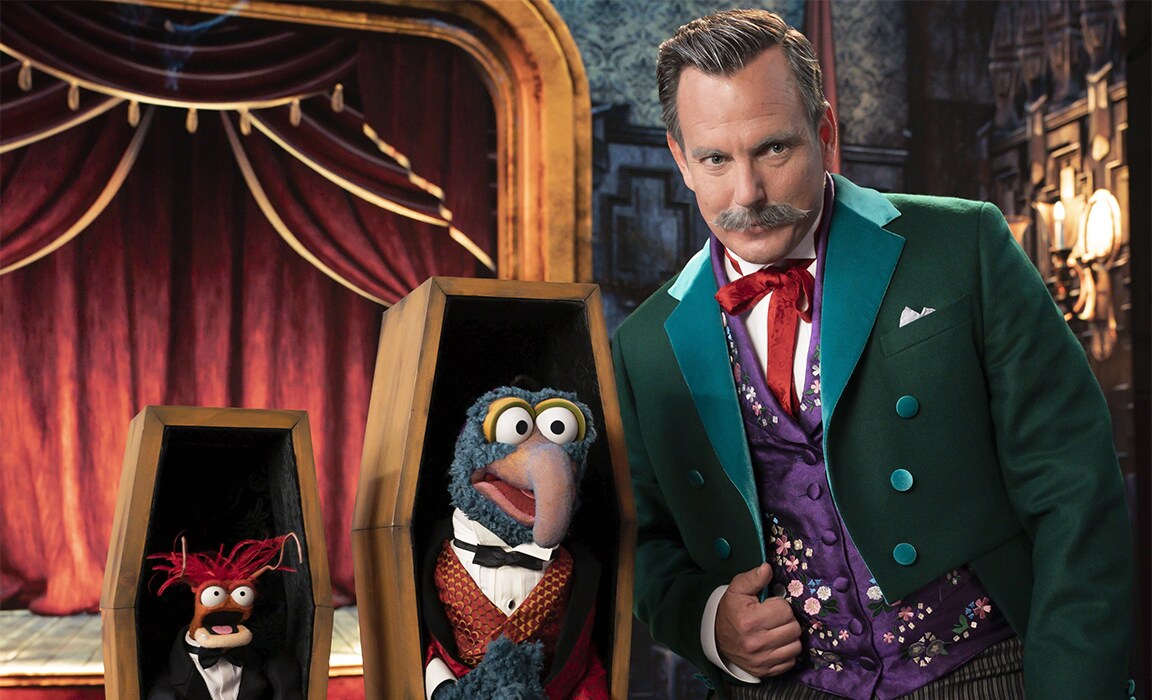 Pepe the King Prawn, Gonzo and actor Will Arnett in Muppets Haunted Mansion on Disney Plus