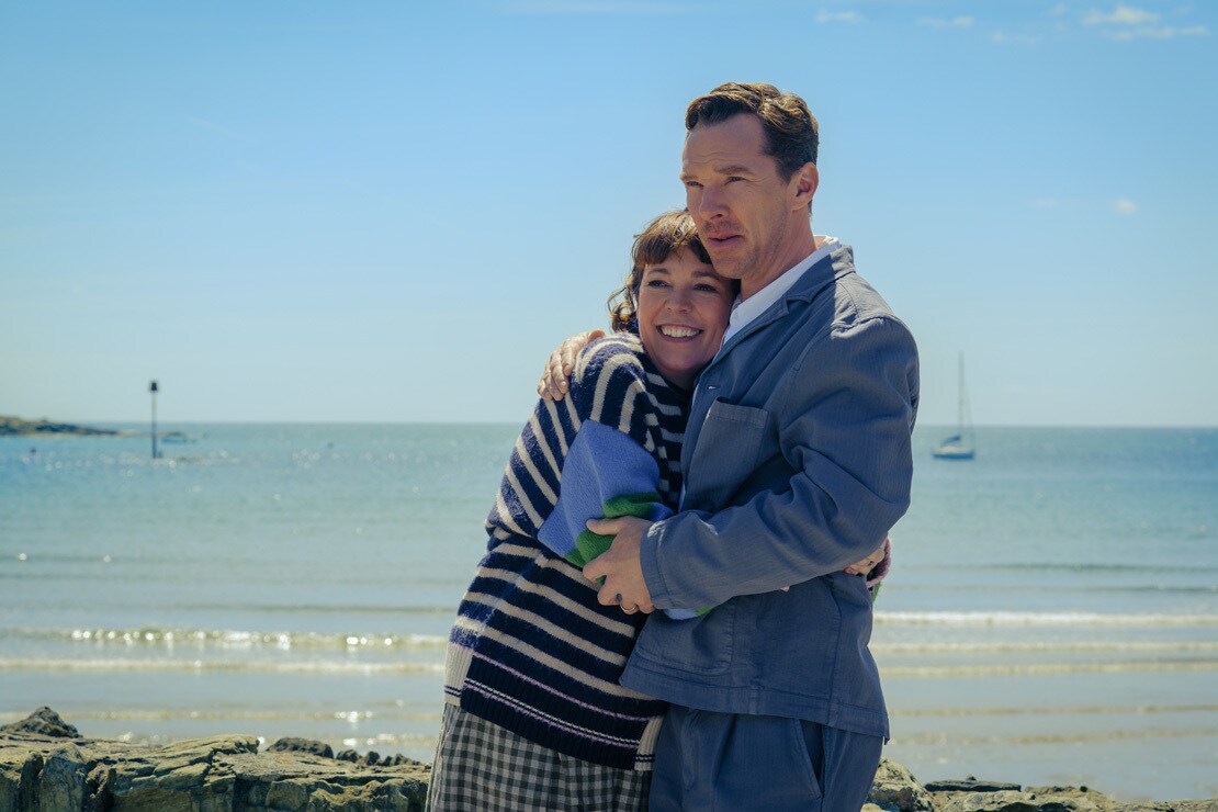 Olivia Colman and Benedict Cumberbatch in THE ROSES. Photo by Jaap Buitendijk, Courtesy of Searchlight Pictures. © 2025 Searchlight Pictures All Rights Reserved.