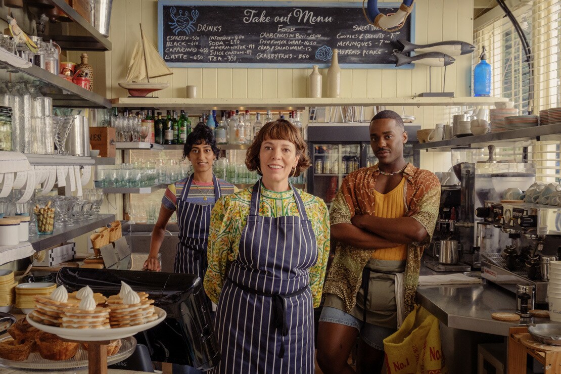 Sunita Mani, Olivia Colman, and Ncuti Gatwa in THE ROSES. Photo by Jaap Buitendijk, Courtesy of Searchlight Pictures. © 2025 Searchlight Pictures All Rights Reserved.