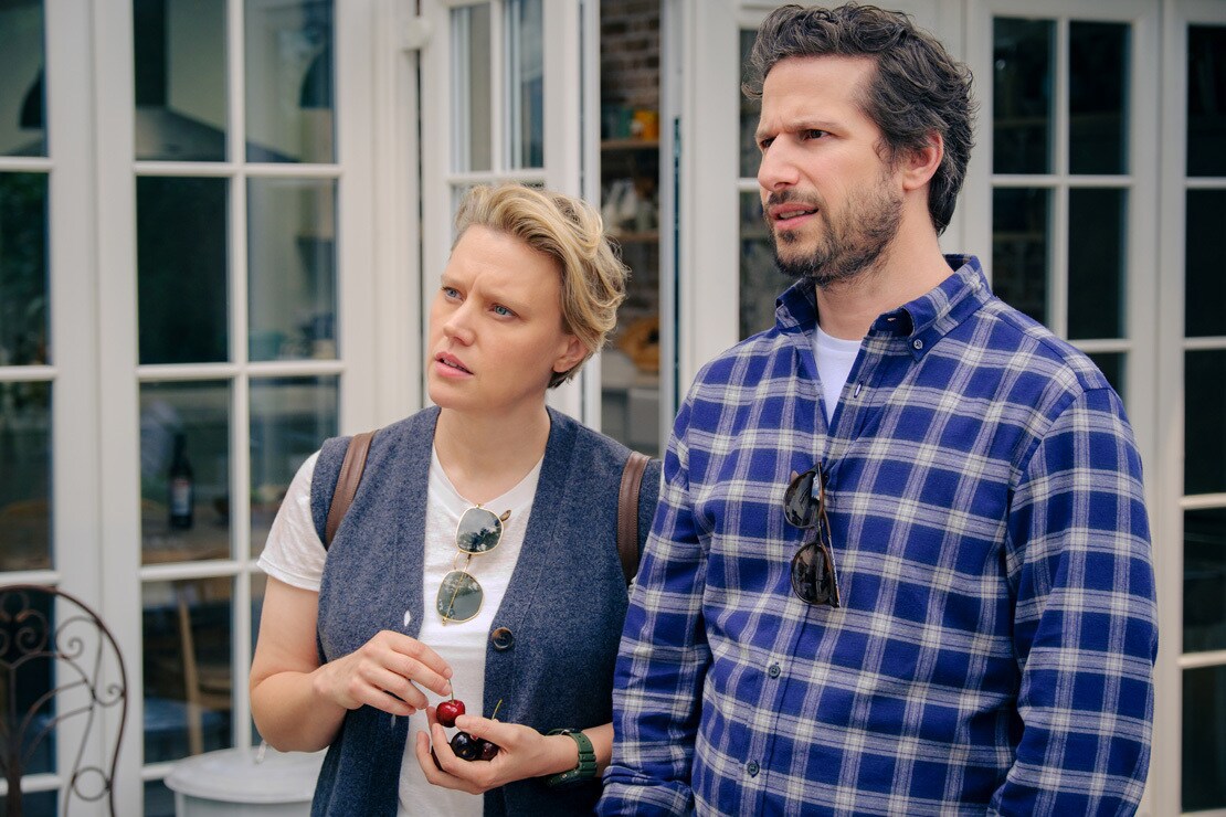 Kate McKinnon and Andy Samberg in THE ROSES. Photo by Jaap Buitendijk, Courtesy of Searchlight Pictures. © 2025 Searchlight Pictures All Rights Reserved.