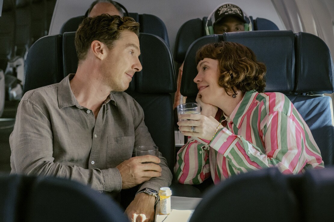 Benedict Cumberbatch and Olivia Colman in THE ROSES. Photo by Jaap Buitendijk, Courtesy of Searchlight Pictures. © 2025 Searchlight Pictures All Rights Reserved.