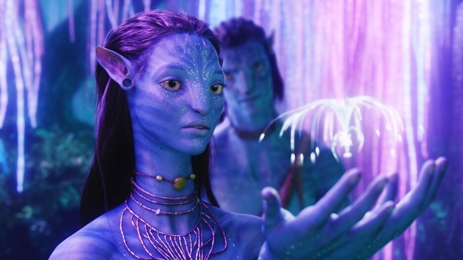 Neytiri observes a local creature in Avatar