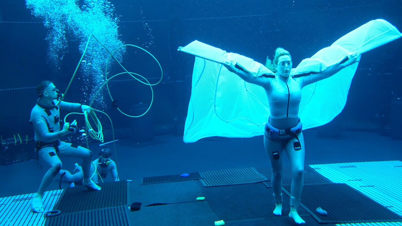 Kate Winslet filming underwater