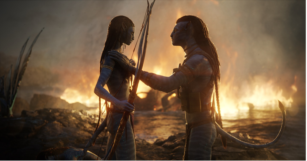 Jake Sully and Neytiri talk amongst the flames in Avatar: The Way of Water
