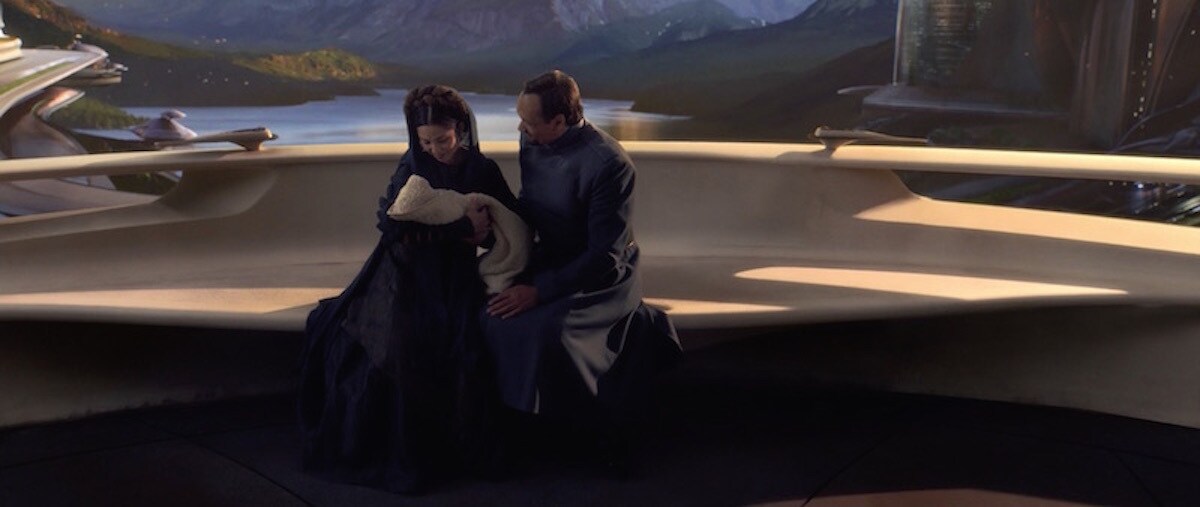 Bail Organa and wife adopt Leia