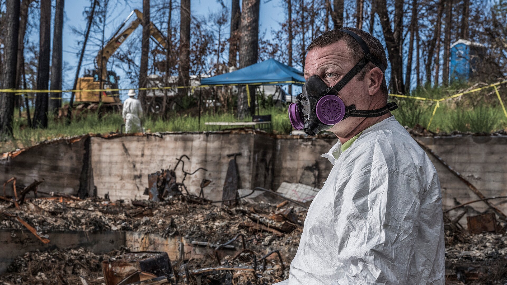 Mauny Roethler clearing debris in Paradise, California. (Photo by National Geographic/Pete Muller)
