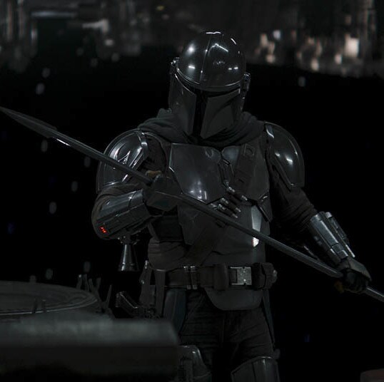 Beskar spear in Mandalorian's hands