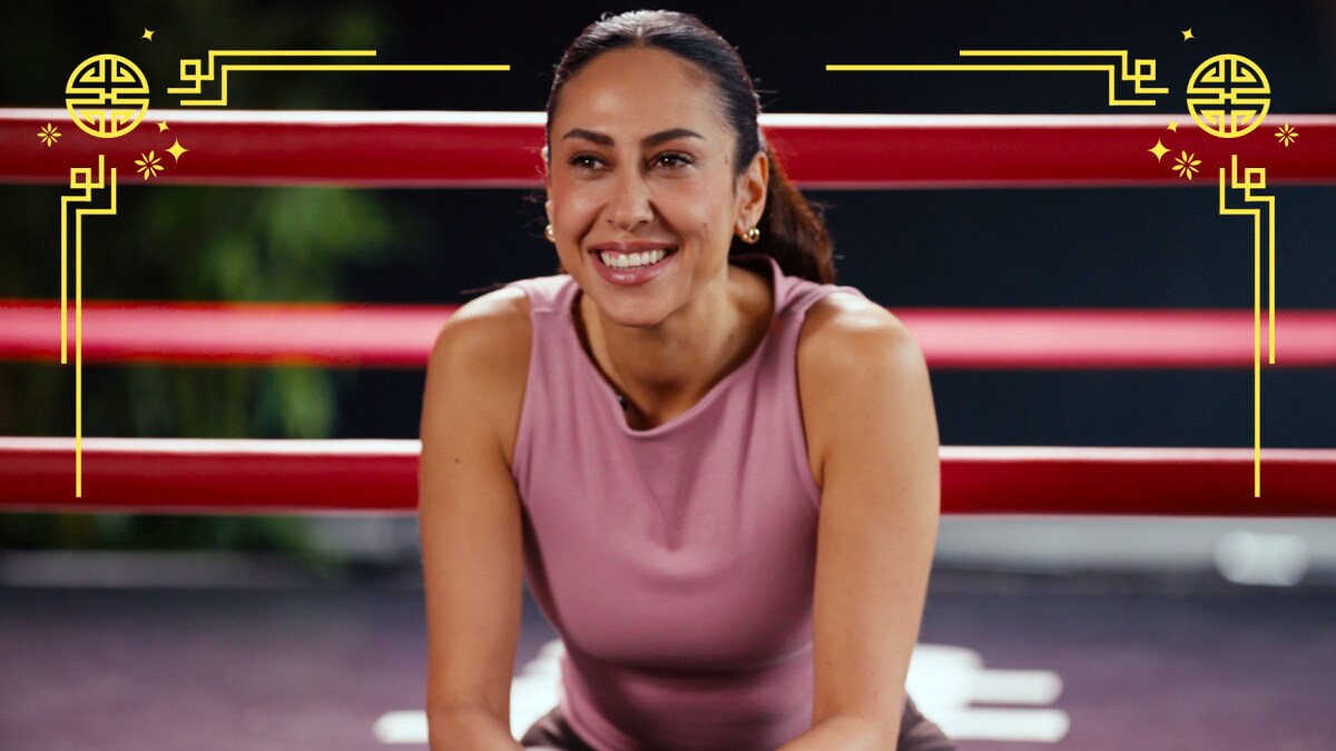  Melissa Khalaj vor einem Boxring