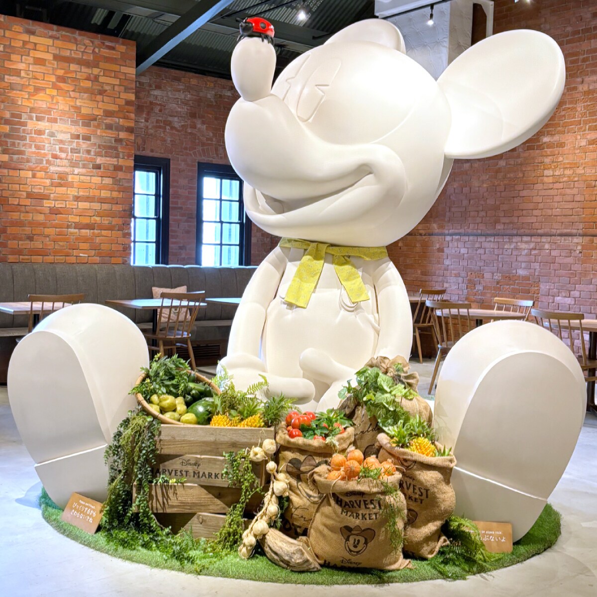 Disney HARVEST MARKET 巨大スタチュー
