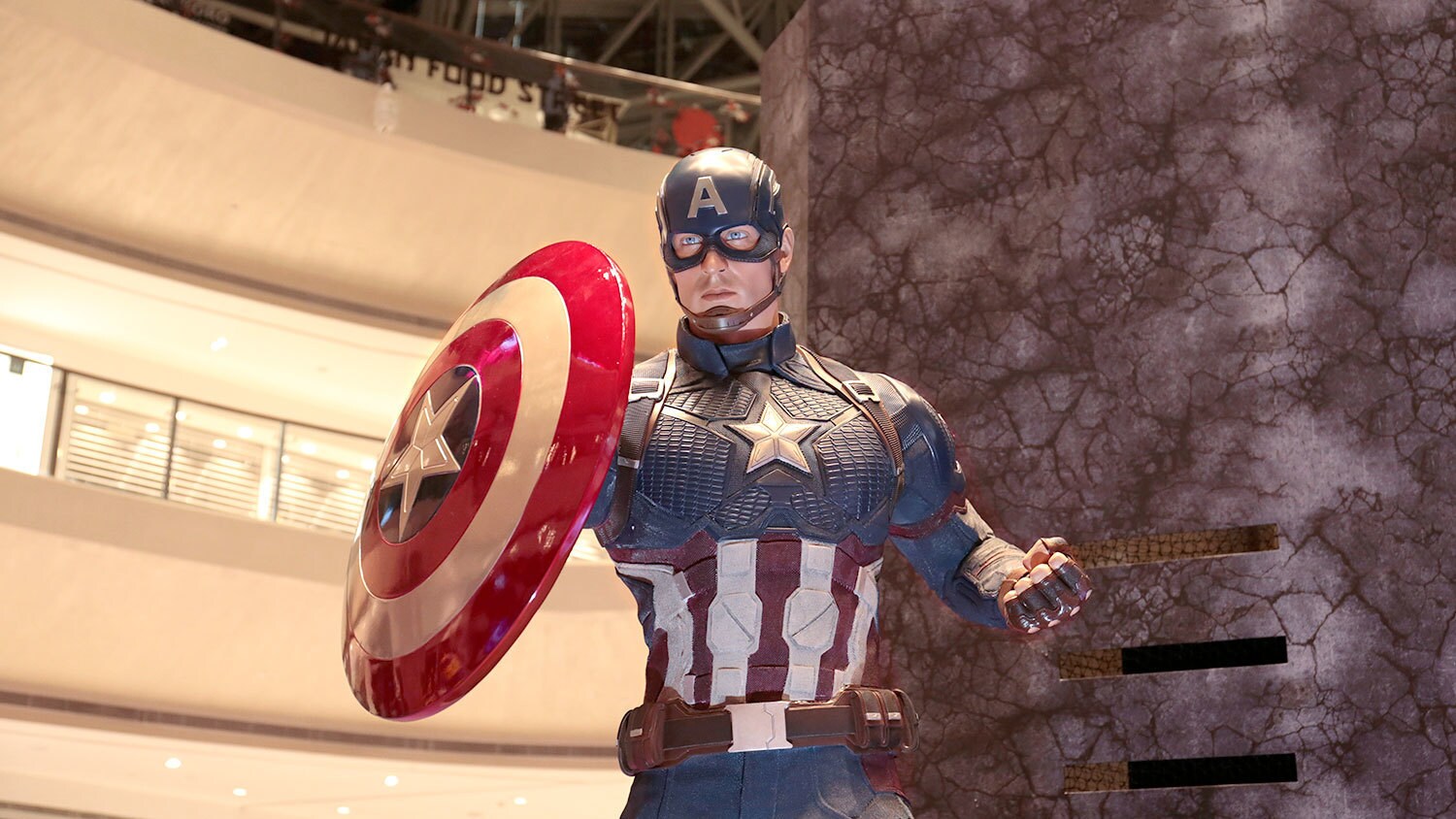 Captain America on Display at Marvel Studios' Avengers, Endgame Event at  Suntec City, Singapore. Imagem de Stock Editorial - Imagem de casco, homem:  272411654