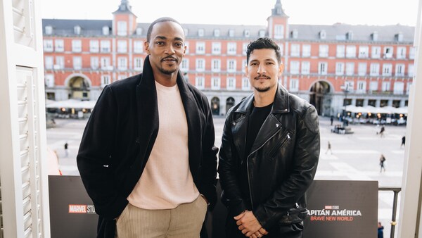 CAPITÁN AMÉRICA: BRAVE NEW WORLD. ANTHONY MACKIE Y DANNY RAMIREZ VISITAN MADRID. VÍDEO Y FOTOS YA DISPONIBLES.