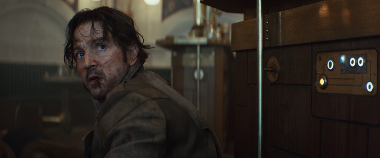 Cassian looks at Syril during their fight on Ghorman,
