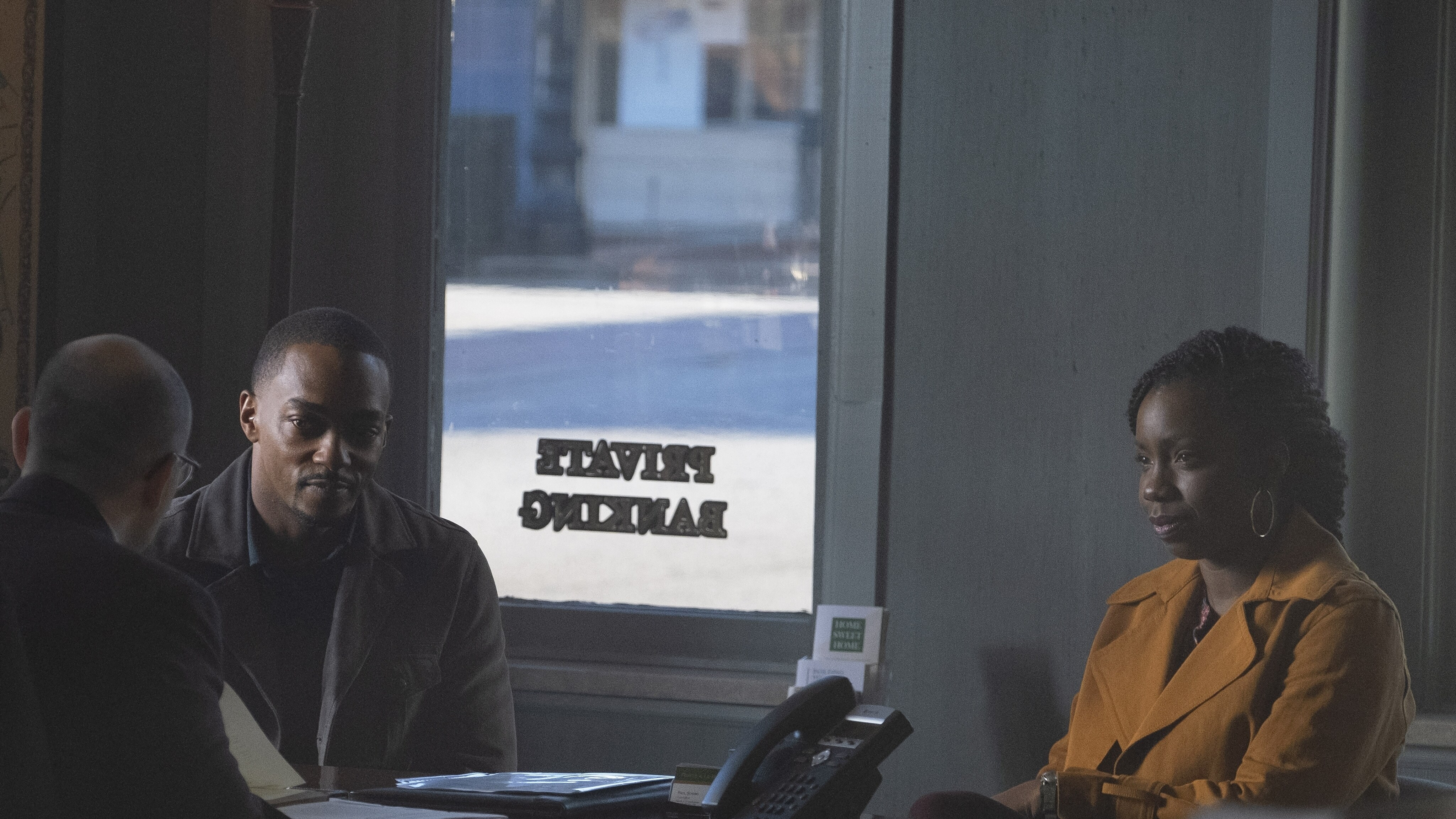 Falcon/Sam Wilson (Anthony Mackie) and Sarah Wilson (Adepero Oduye) in Marvel Studios' THE FALCON AND THE WINTER SOLDIER exclusively on Disney+. Photo by Chuck Zlotnick. ©Marvel Studios 2021. All Rights Reserved.