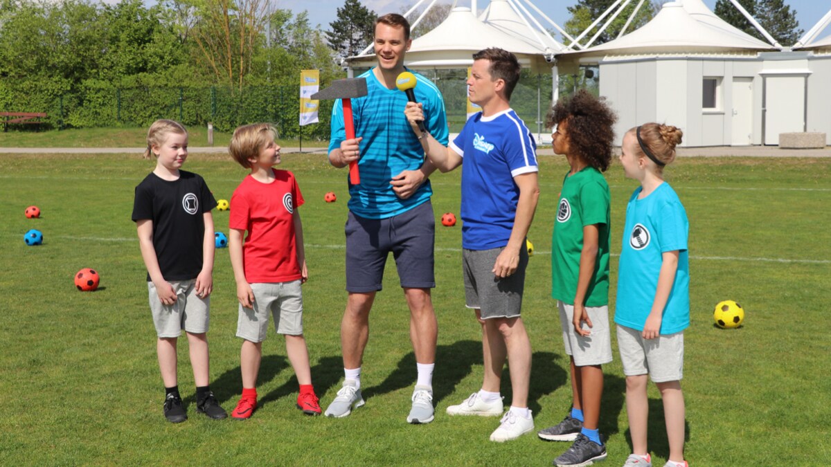 Manuel Neuer wird von Beni Weber interviewt