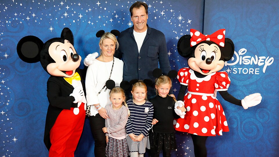 Olympiasieger Lars Riedel mit Ehefrau Katja und den Kindern