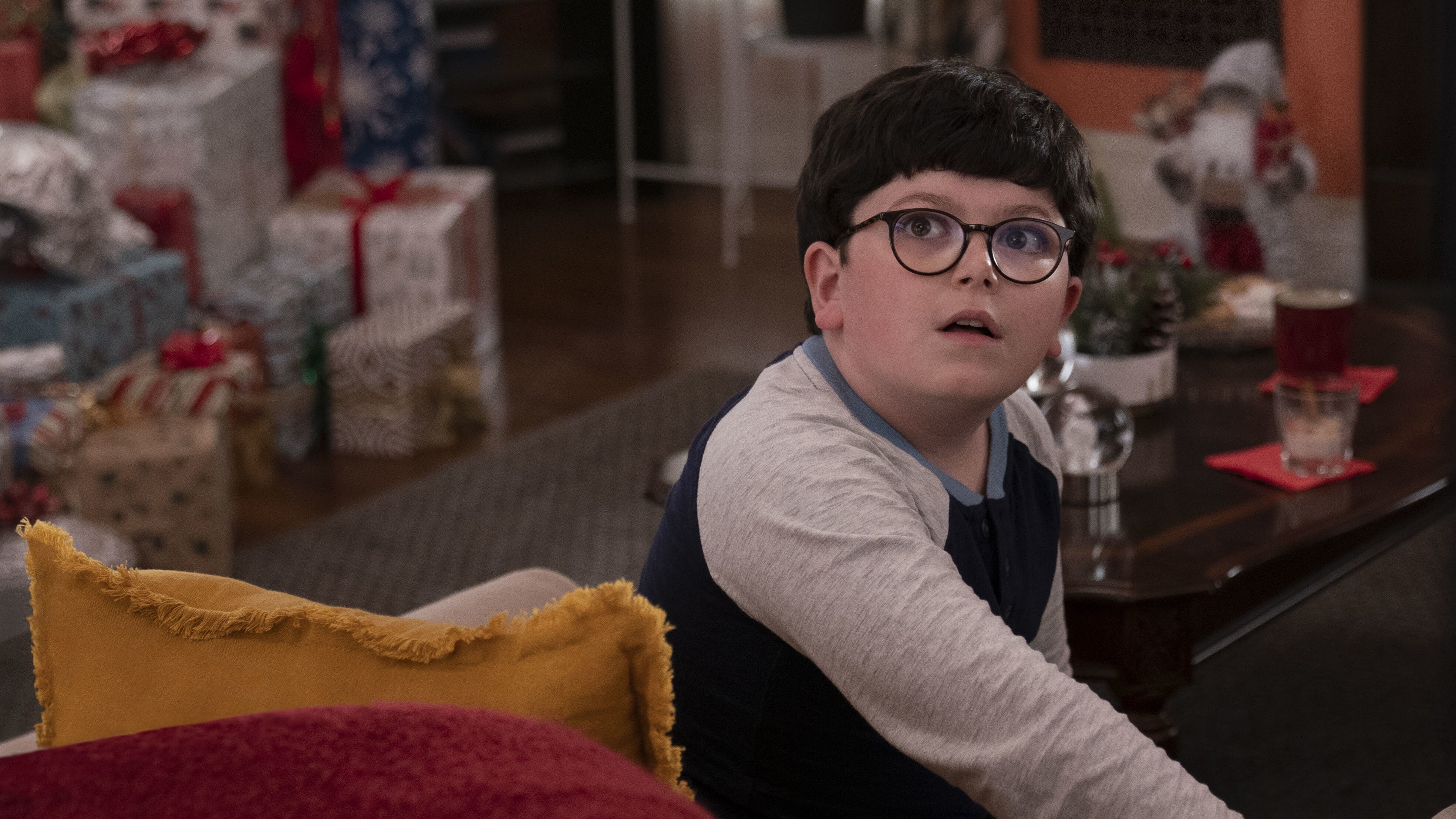 Archie Yates as Max in HOME SWEET HOME ALONE, exclusively on Disney+. Photo by Philippe Bosse. ©2021 20th Century Studios. All Rights Reserved.