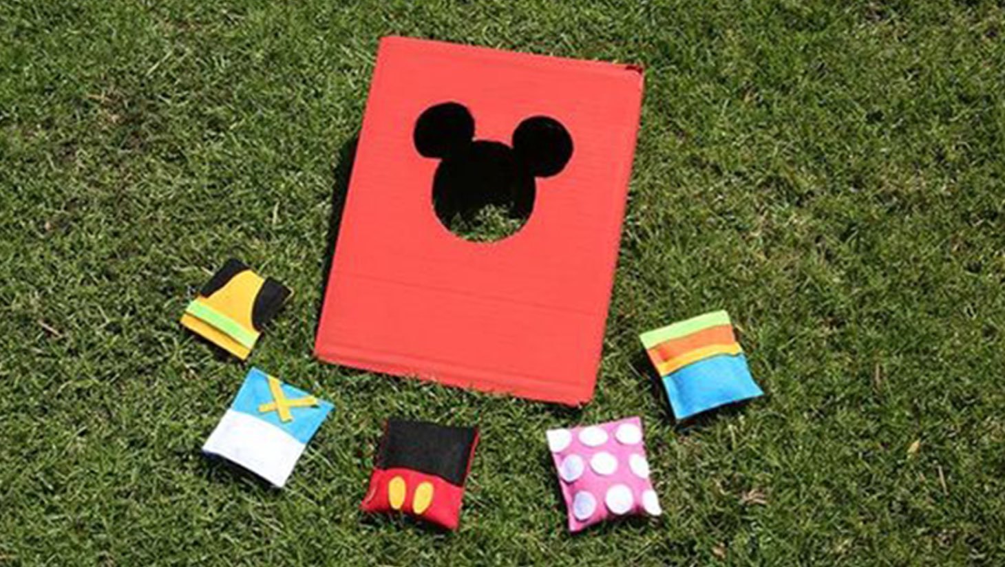 Mickey & Friends Bean Bag Toss