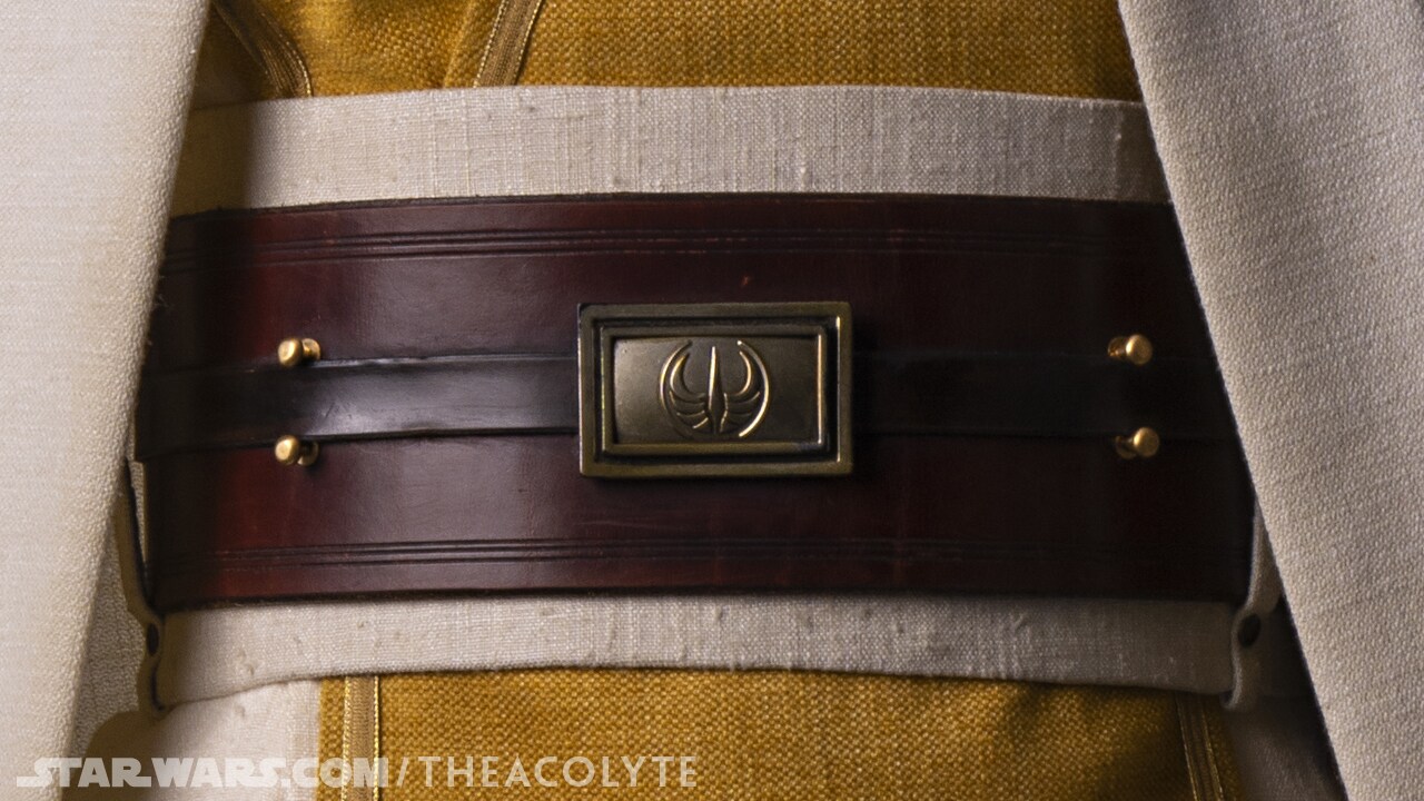 Sol’s belt incorporates the symbol of the Jedi Order from the era of the High Republic.
