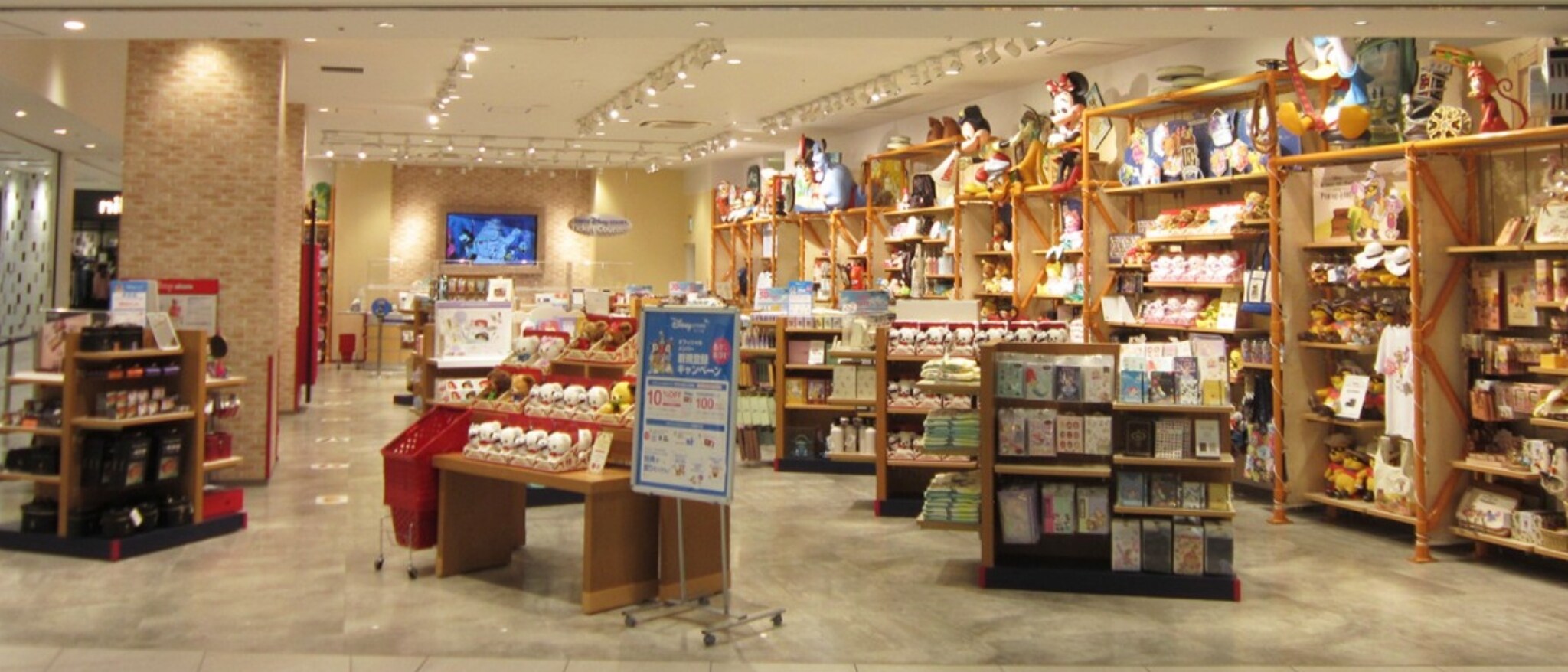 ★DISNEY RESORT 新品未使用 ネット完売品 レア AULANI Disney resortバック (レイ、非売品ピン付) - メルカリ