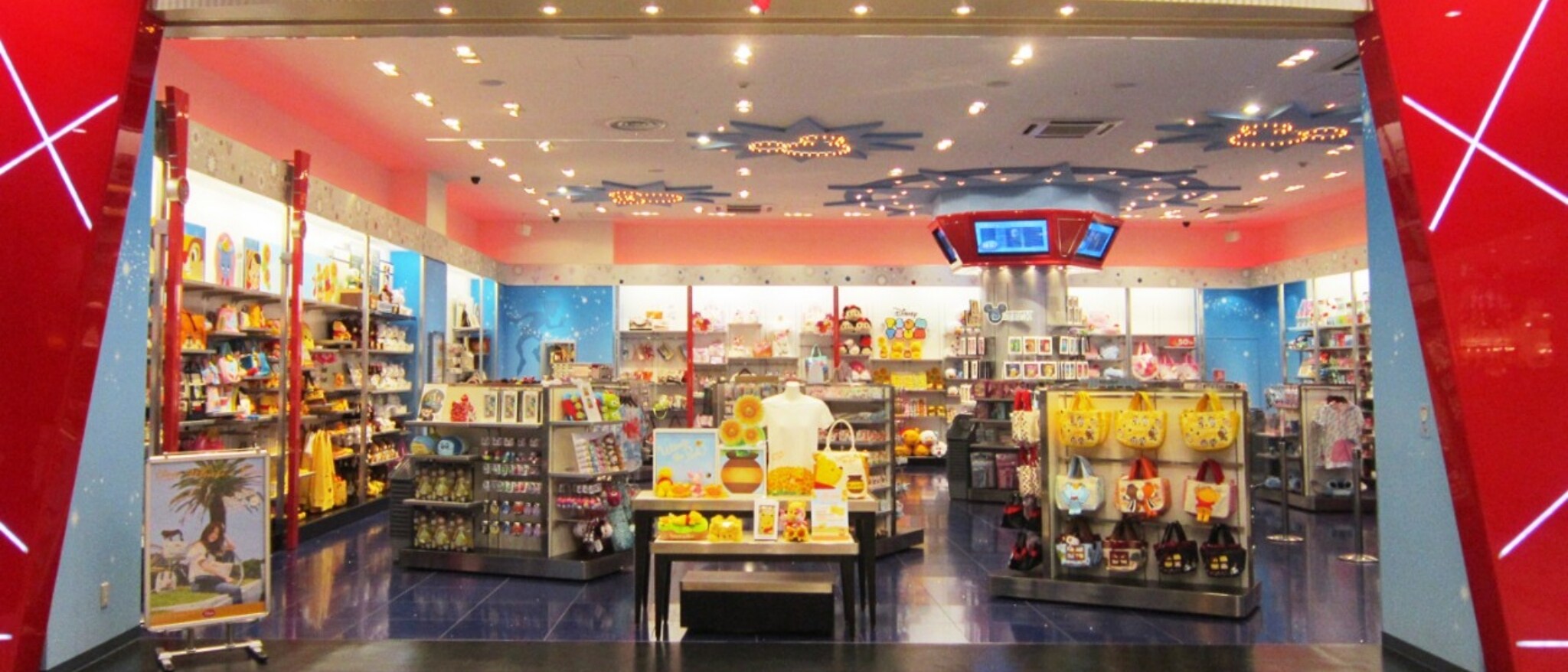 Disney Store まとめ売り ディズニーコレクション「Disney Collection by Mika Pikazo」の