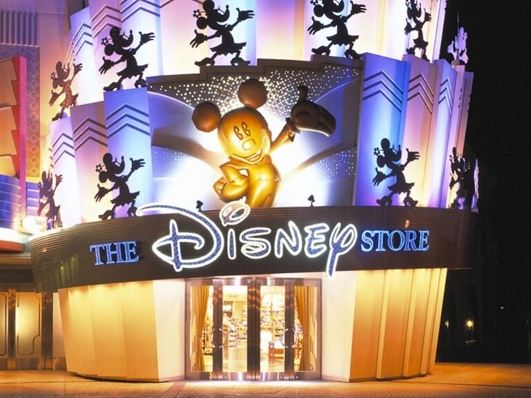 ディズニーランドのディズニーストアの営業時間は？