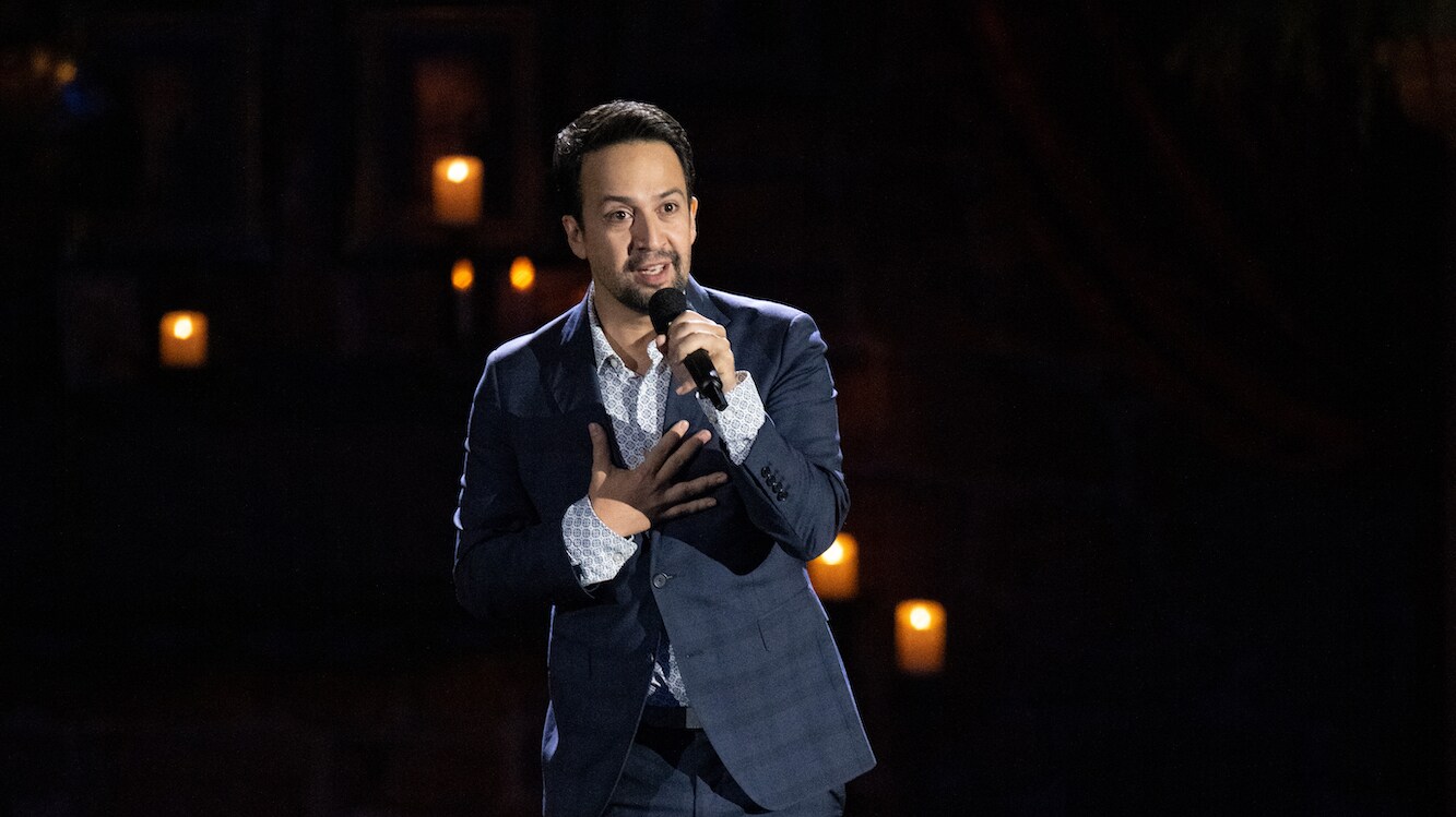 Lin-Manuel Miranda introduces the live-to-film concert experience Encanto at the Hollywood Bowl. Encanto at the Hollywood Bowl, from Disney Branded Television, will premiere on Dec. 28 only on Disney+. (Photo credit: Disney/Temma Hankin)