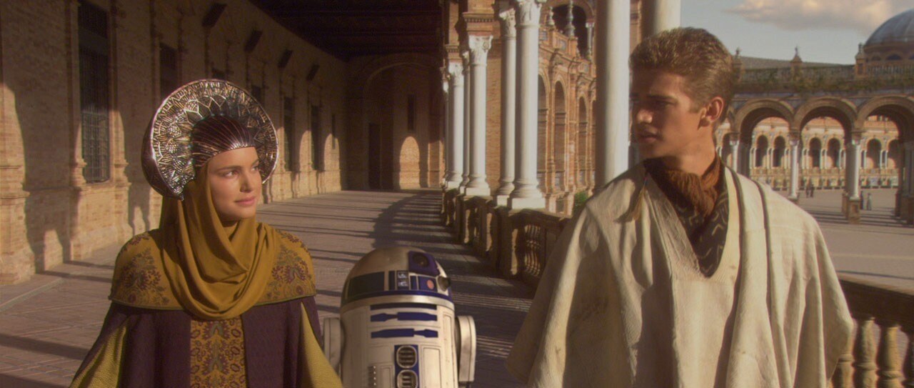 Anakin and Padmé walk on Naboo while R2-D2 follows them in Attack of the Clones.