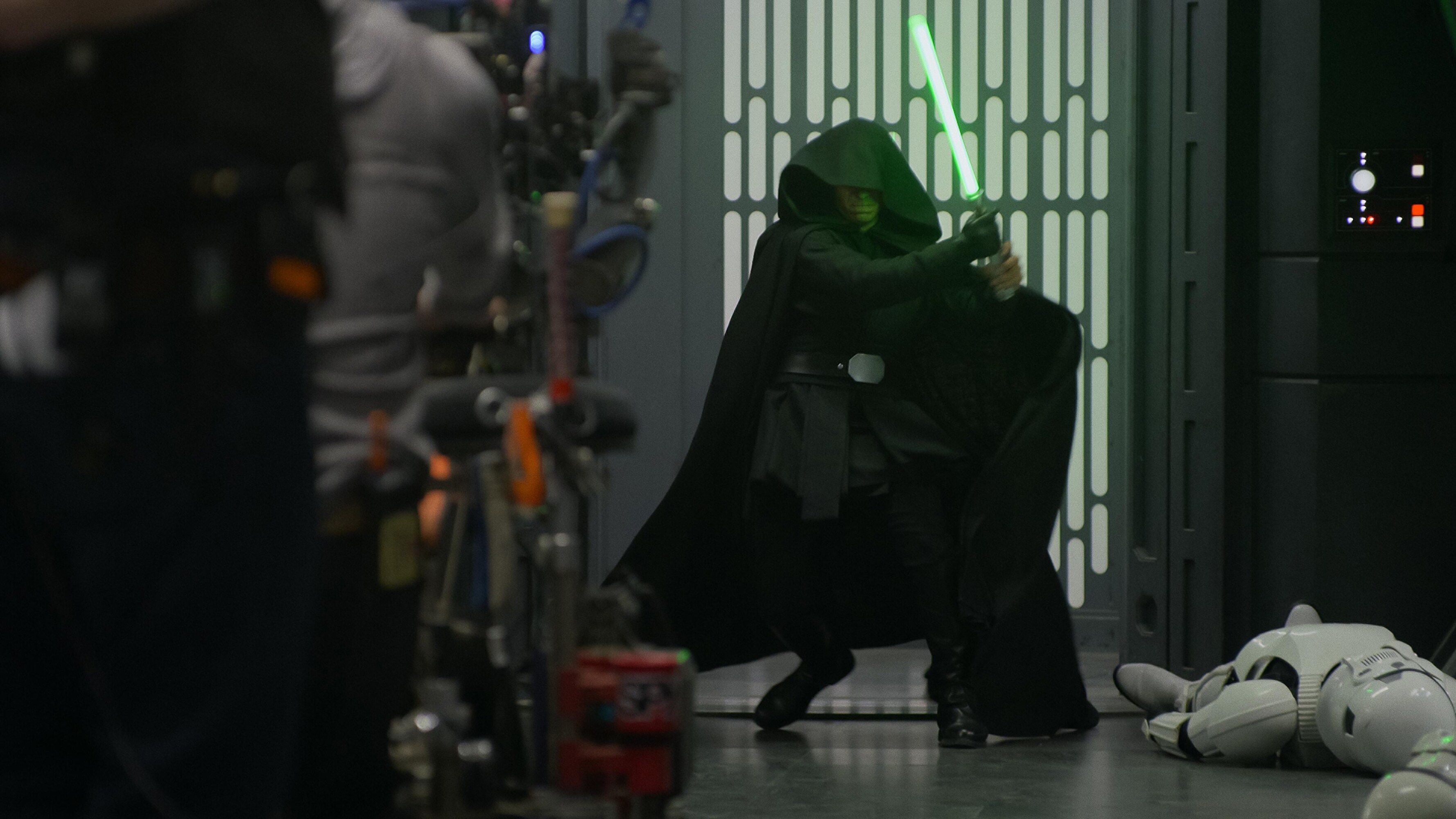 Mark Hamill on the set of THE MANDALORIAN, season two, exclusively on Disney+. © 2021 Lucasfilm Ltd. & ™. All Rights Reserved.