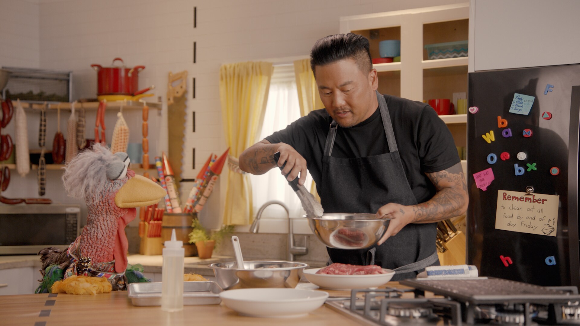 Beverly Plume and Chef Roy Choi in “Muppets Now,” streaming only on Disney+