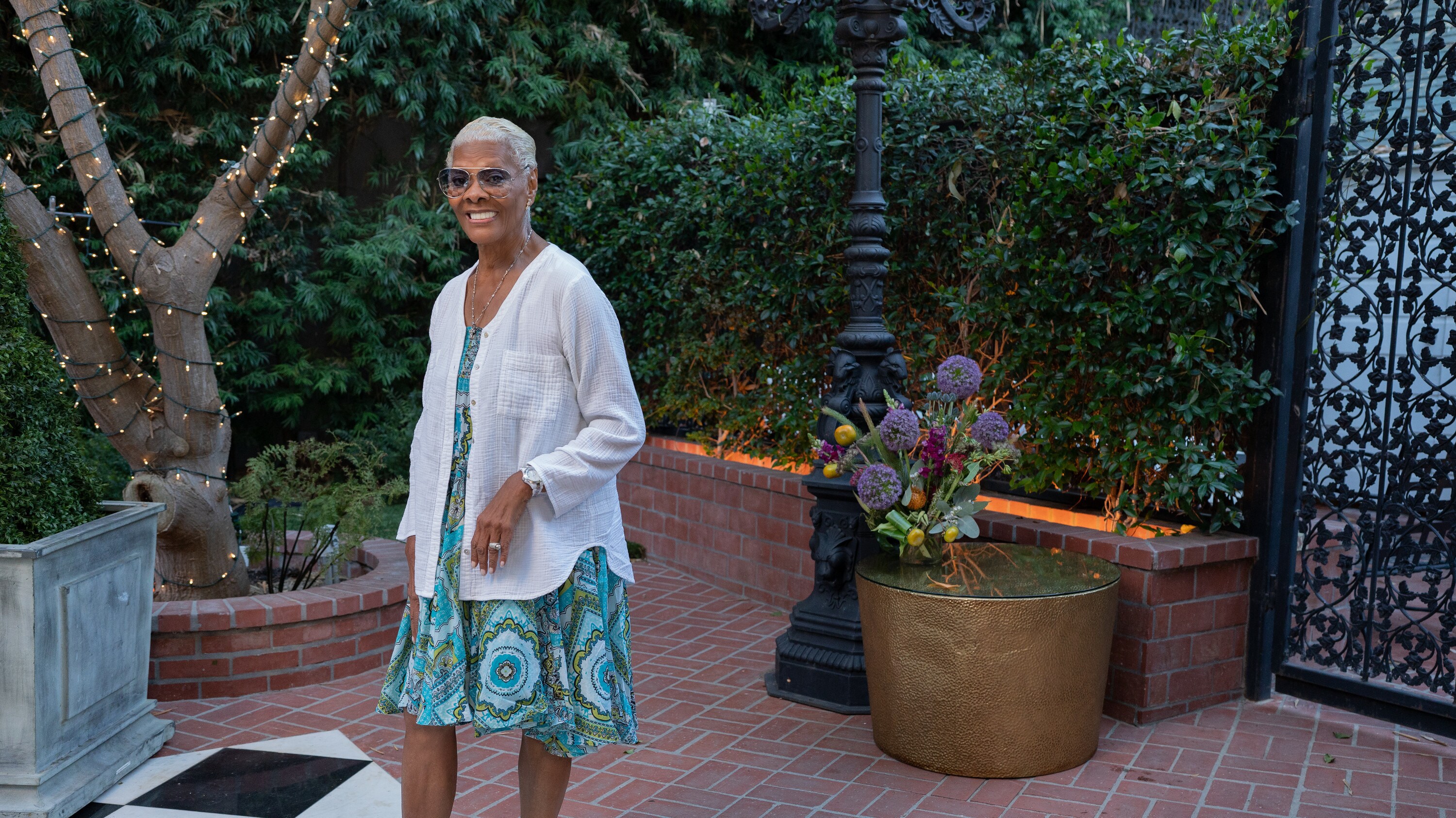 Dionne Warwick on Turning the Tables with Robin Roberts. In season 2 of Turning the Tables with Robin Roberts, Robin Roberts gets personal with a new group of Hollywood's iconic women as they bear witness to their incredible journeys on their path to purpose. (Disney/Ser Baffo)