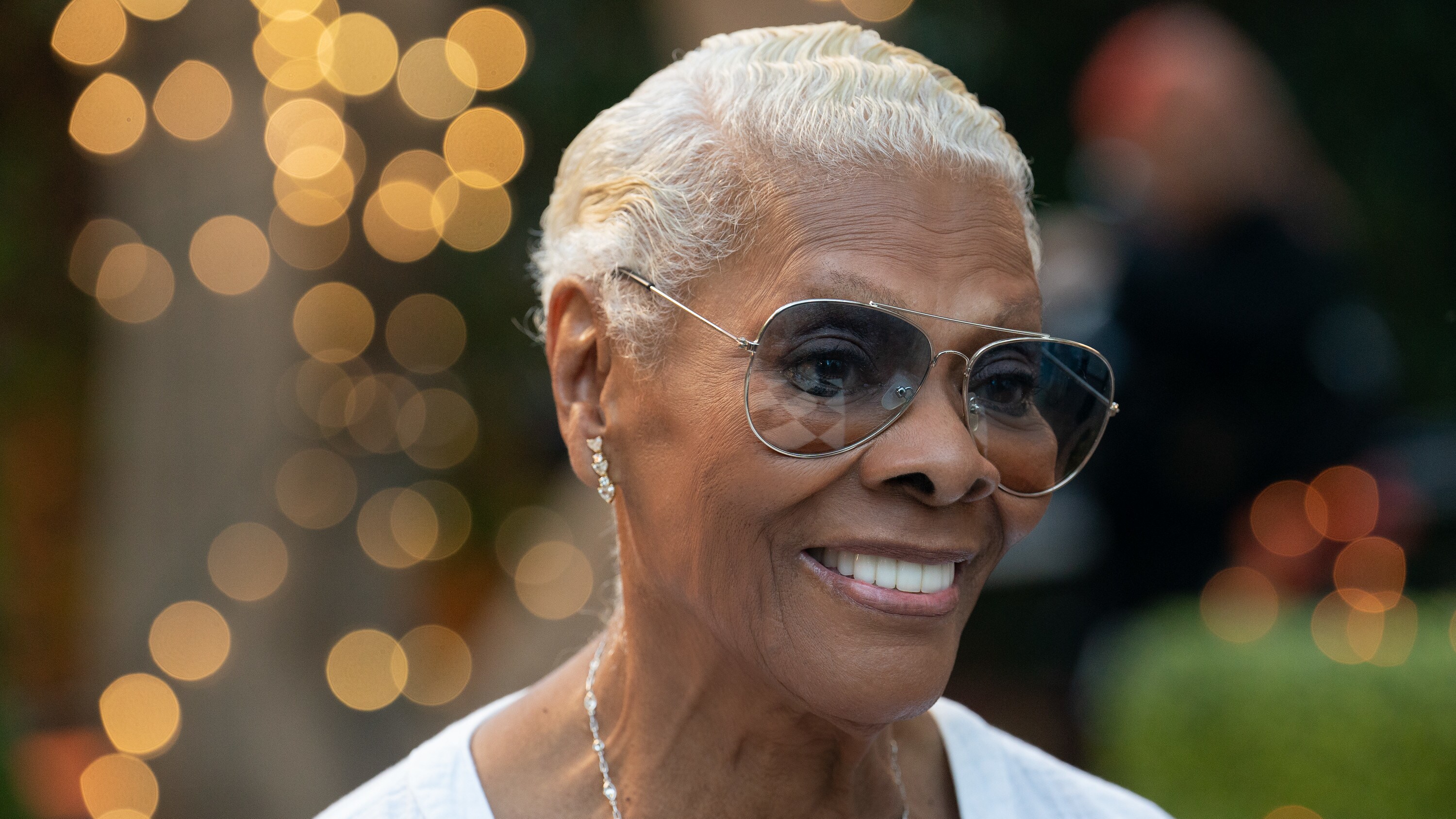Dionne Warwick on Turning the Tables with Robin Roberts. In season 2 of Turning the Tables with Robin Roberts, Robin Roberts gets personal with a new group of Hollywood's iconic women as they bear witness to their incredible journeys on their path to purpose. (Disney/Ser Baffo)