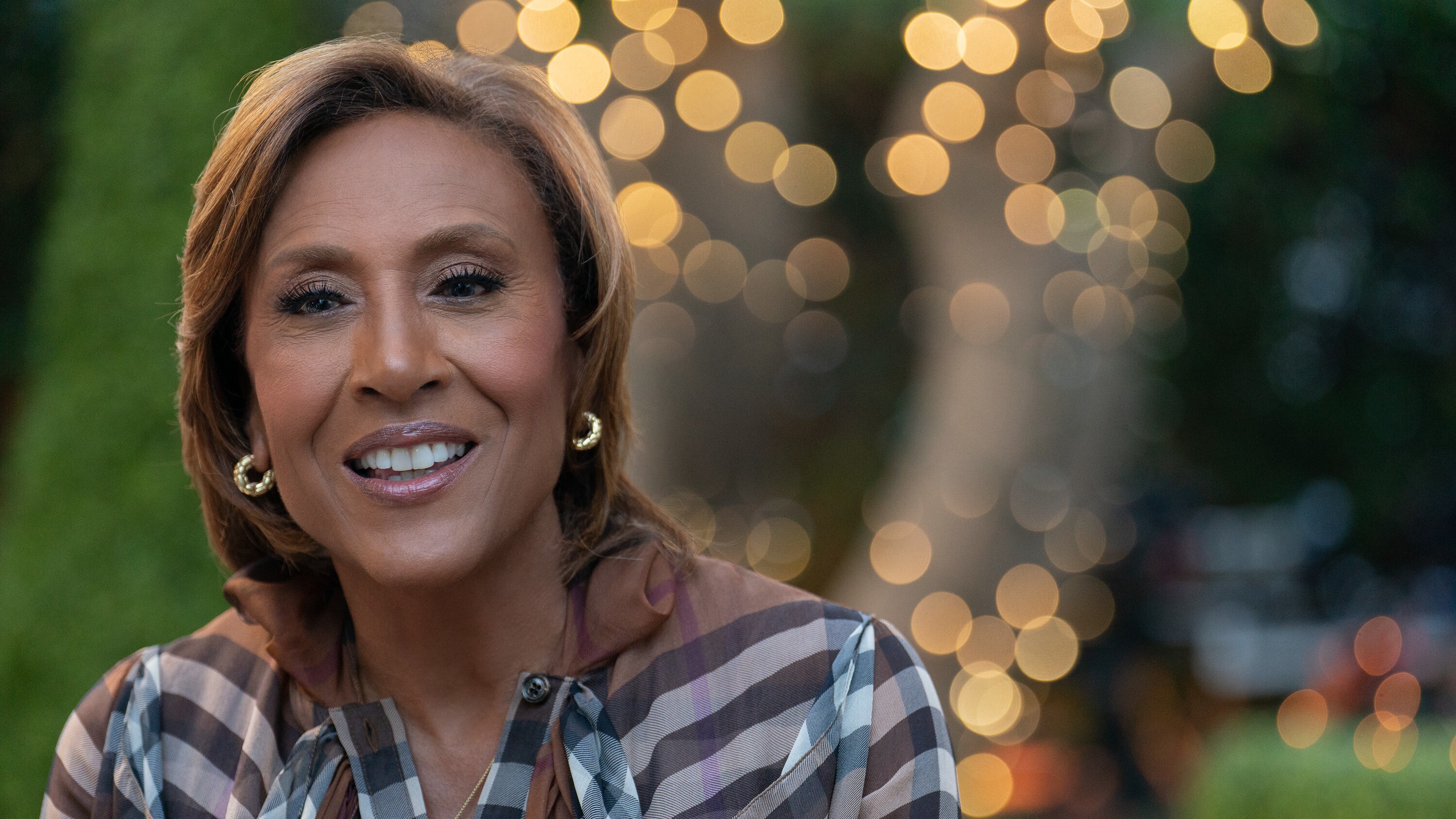 In season 2 of Turning the Tables with Robin Roberts, Robin Roberts gets personal with a new group of Hollywood's iconic women as they bear witness to their incredible journeys on their path to purpose. (Disney/Ser Baffo)