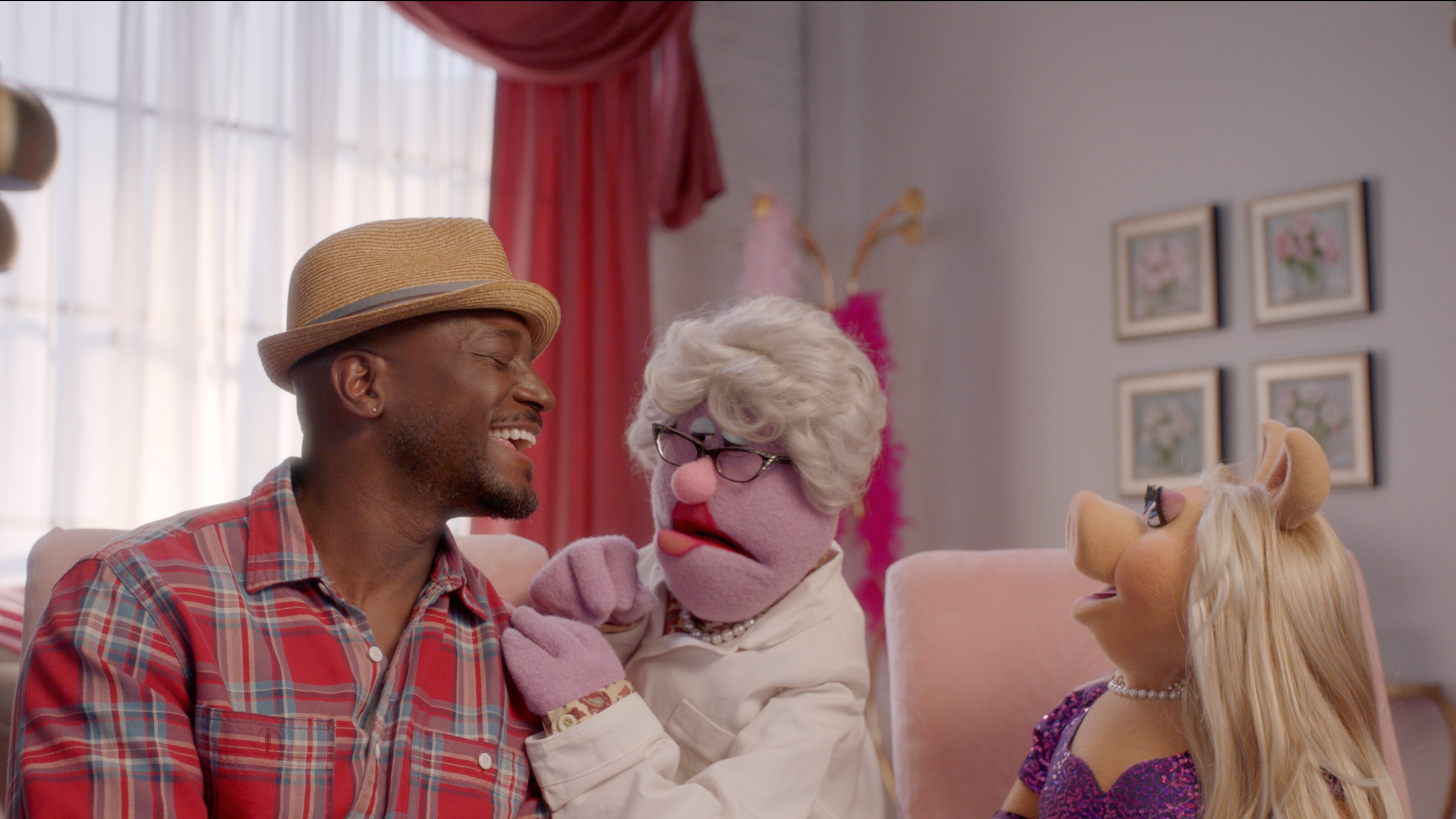 Kermit the Frog and Miss Piggy on Their New Disney+ Show 'Muppets Now