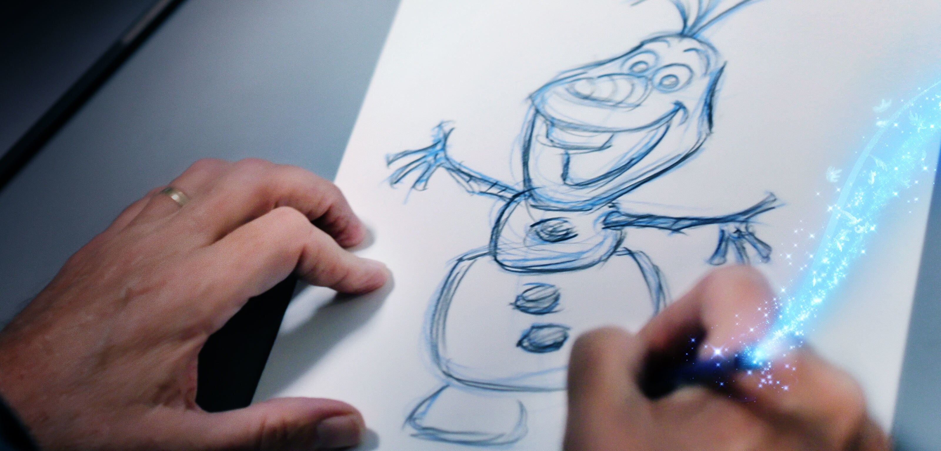  Een kunstenaar die Olaf naar  Into the Unknown: The making of Frozen 2