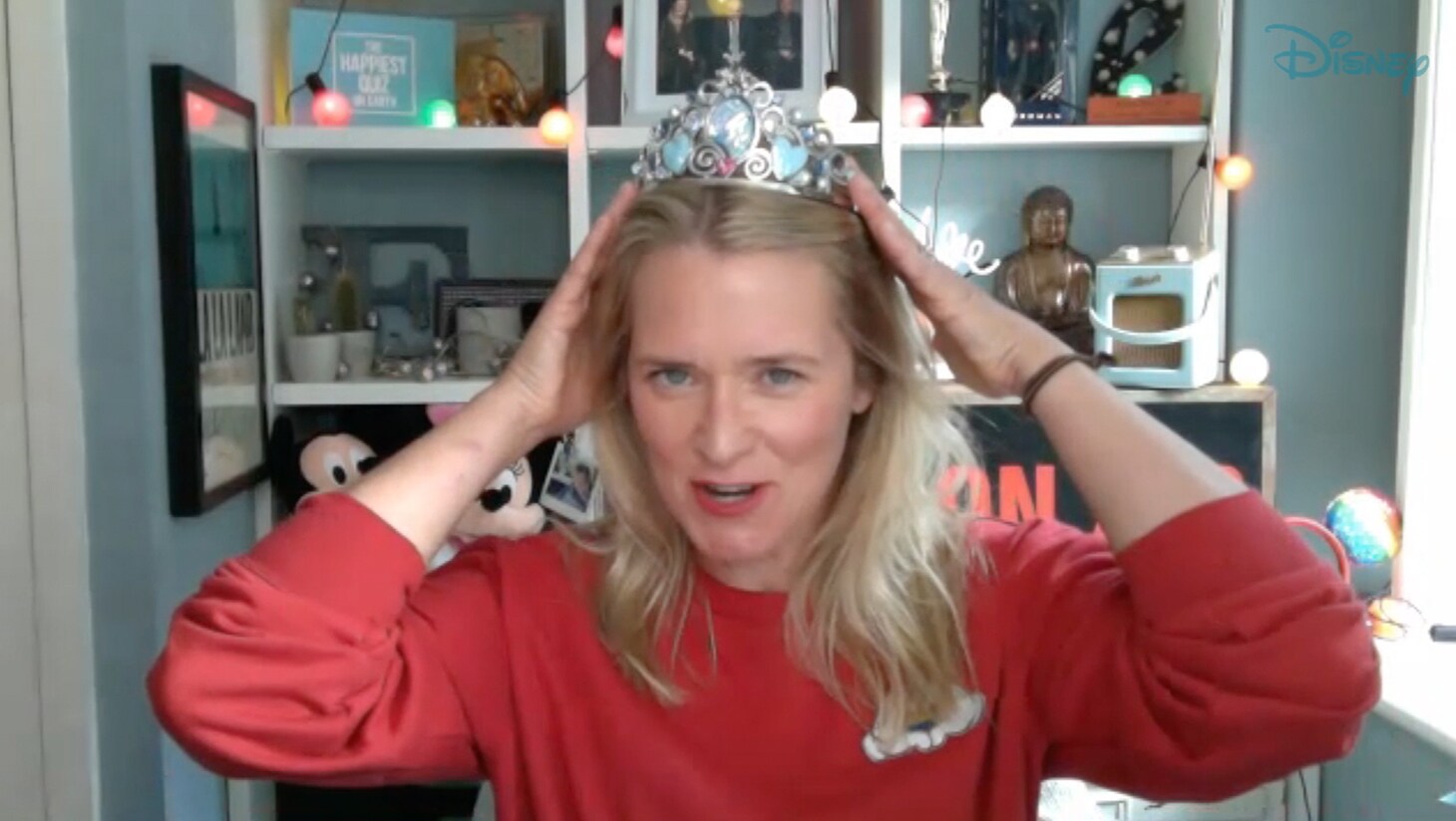 Edith Bowman hosting a quiz