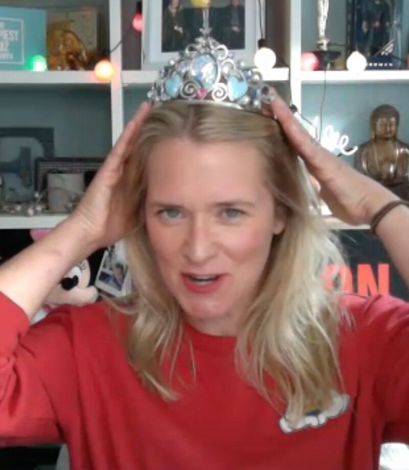 Edith Bowman hosting a quiz