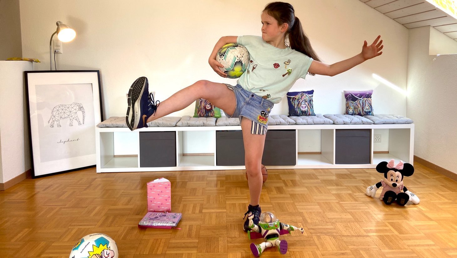 Jeune fille jouant Elastigirl
