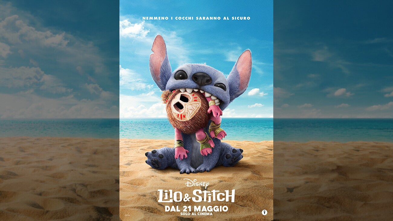  Tieni strette le tue noci di cocco | Immagine di Stitch seduto su una spiaggia con una persona che mangia noci di cocco | Disney | Lilo & Stitch