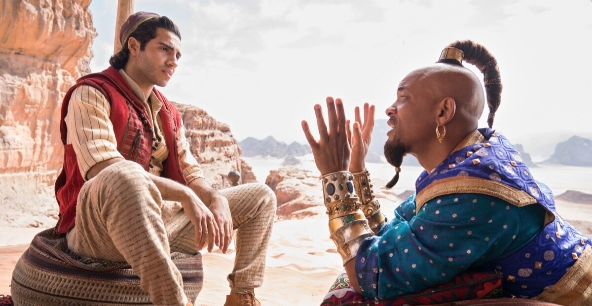 Will Smith als Dschinni redet mit Aladdin.