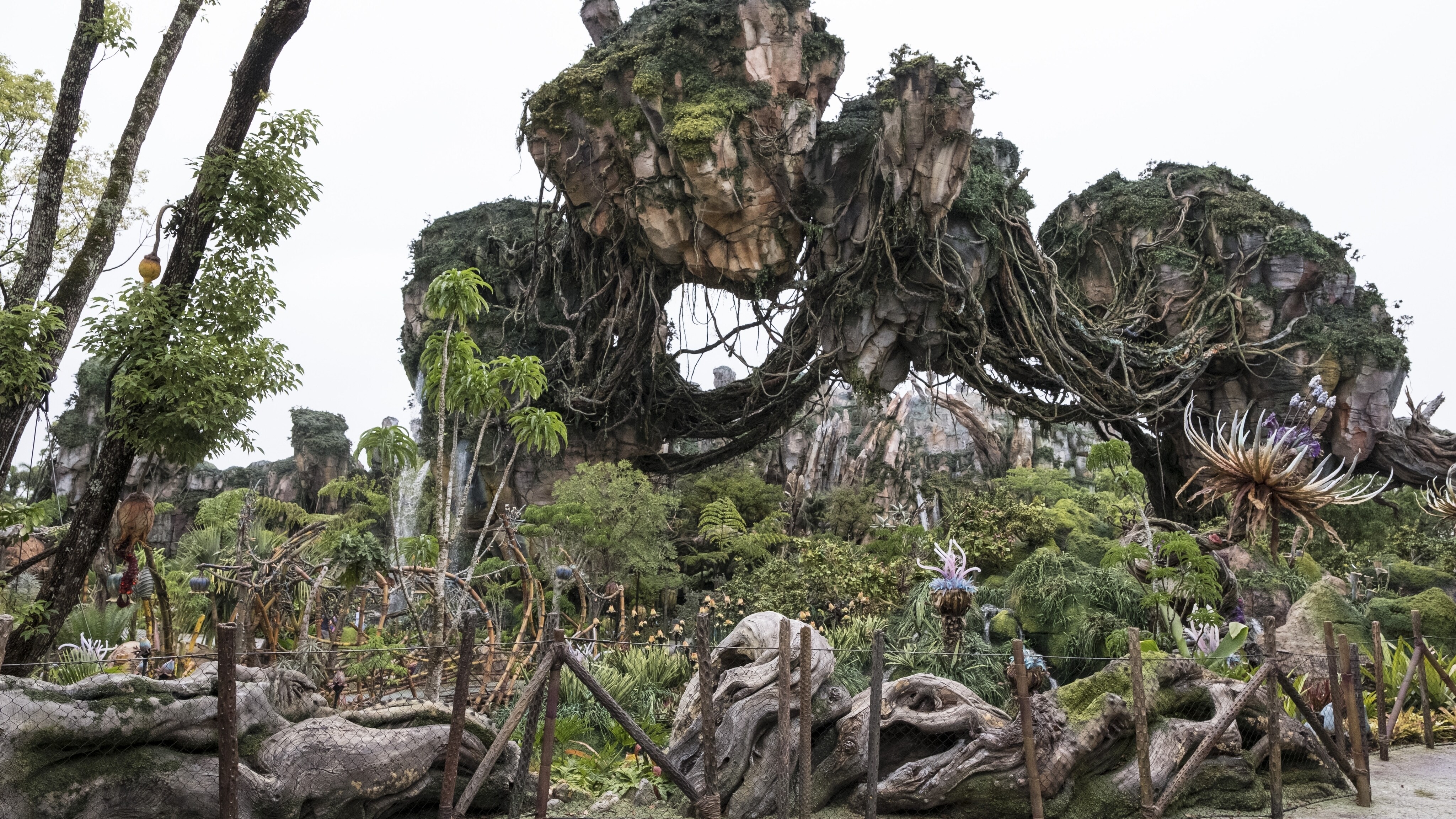 Valley of Mo'ara, floating mountains in view behind