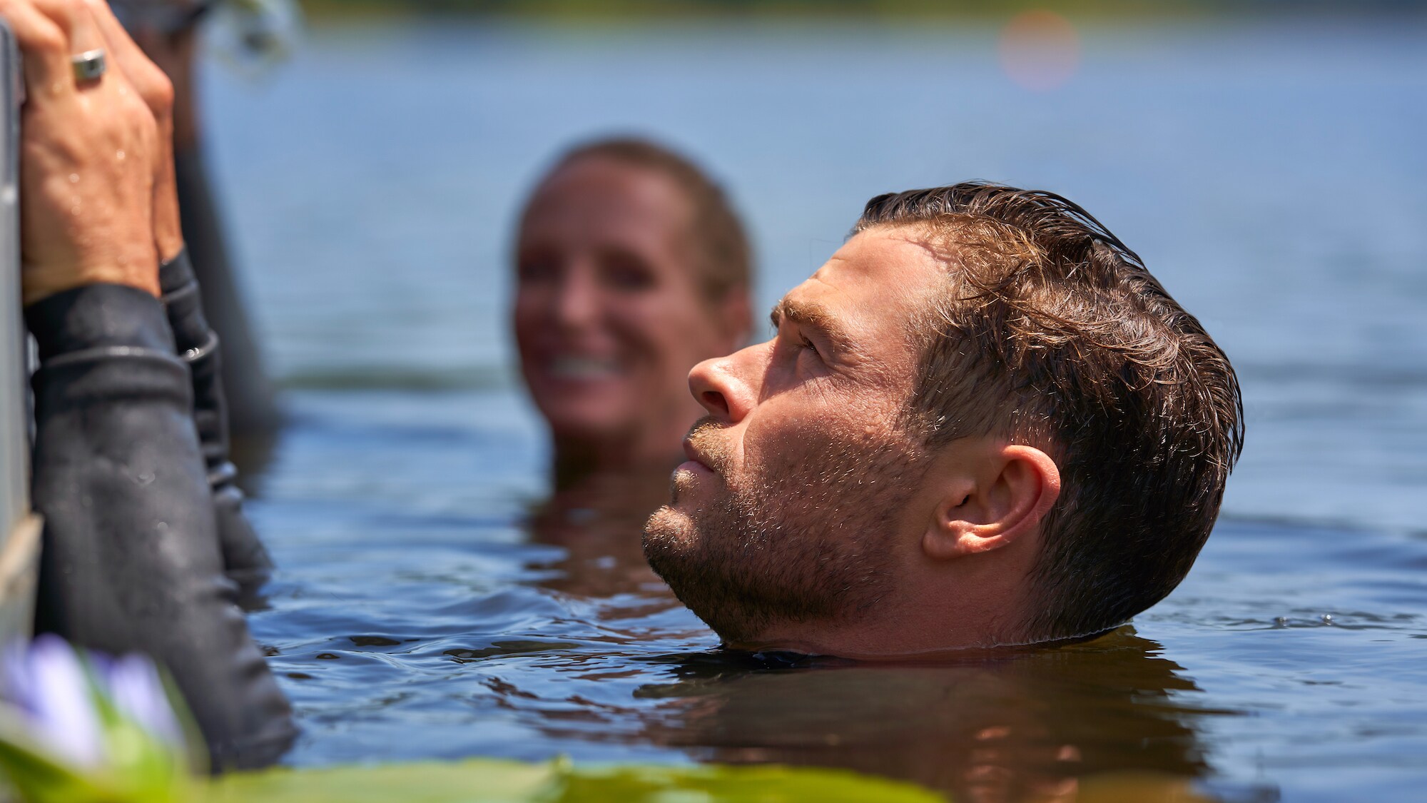 Chris Hemsworth gets in the water with Tanya Streeter. (National Geographic for Disney+/Craig Parry)