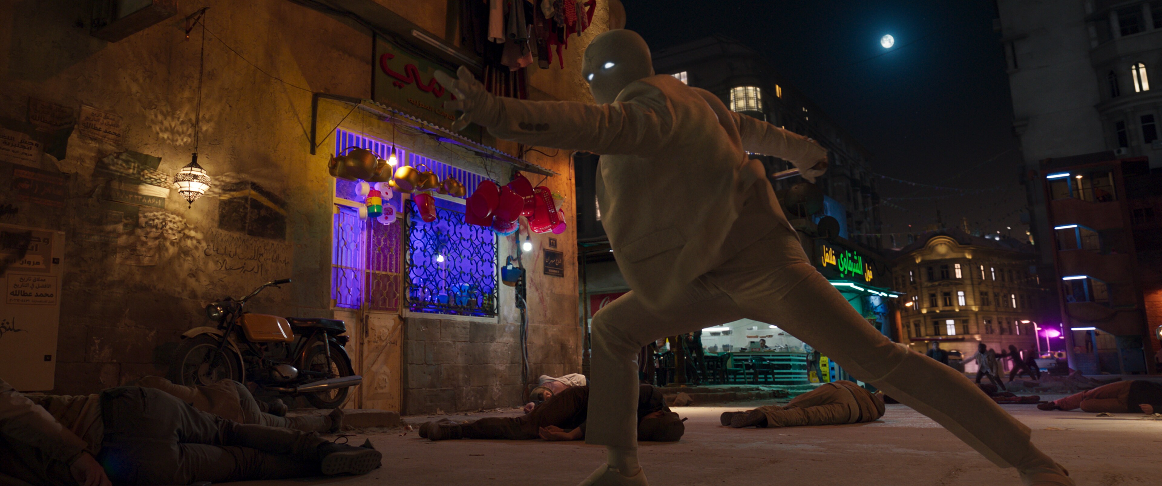 Oscar Isaac as Mr. Knight in Marvel Studios' MOON KNIGHT, exclusively on Disney+. Photo courtesy of Marvel Studios. ©Marvel Studios 2022. All Rights Reserved.