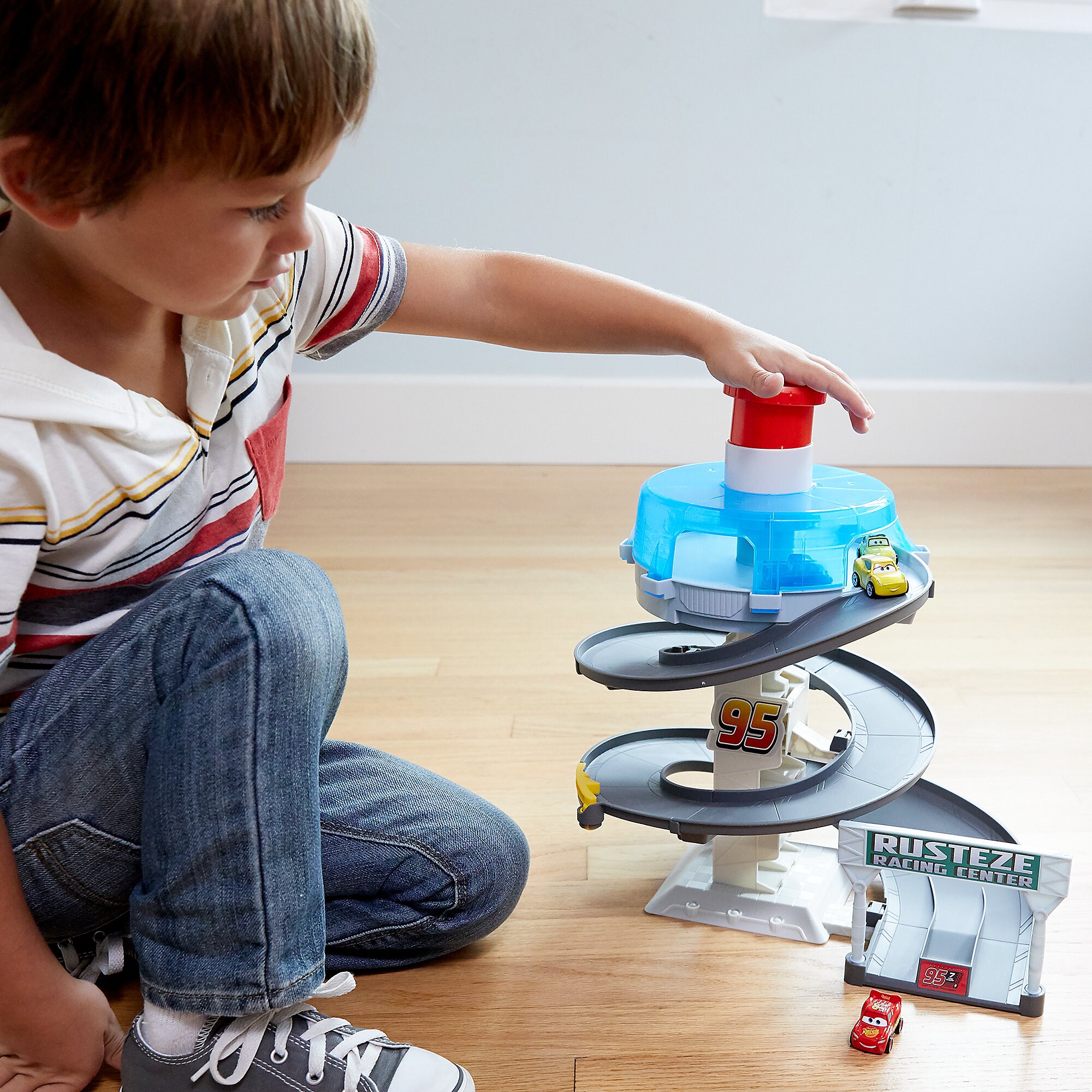 Cars Rust-Eze Spinning Raceway Playset