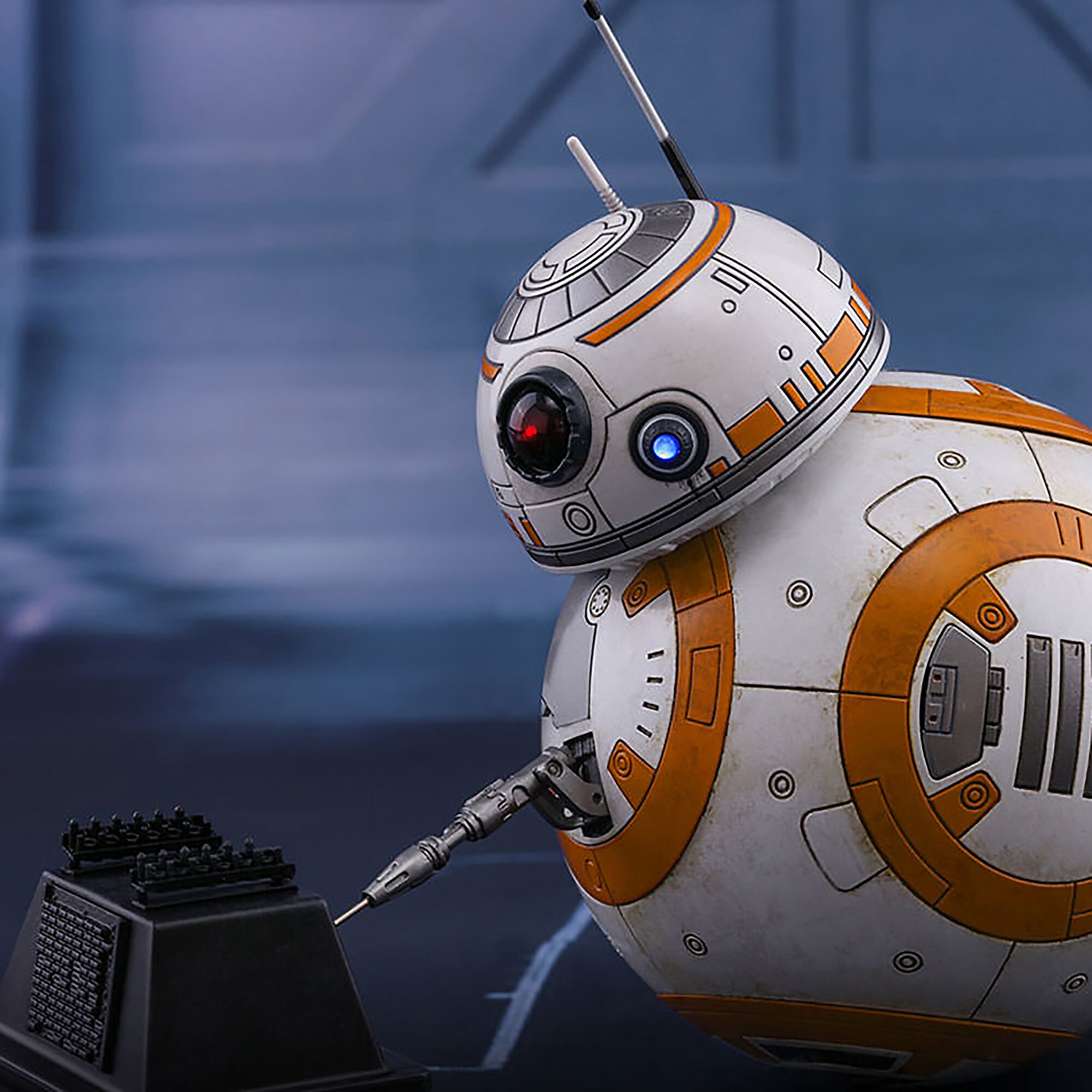 BB-8 and BB-9E Sixth Scale Figure Set by Hot Toys - Star Wars