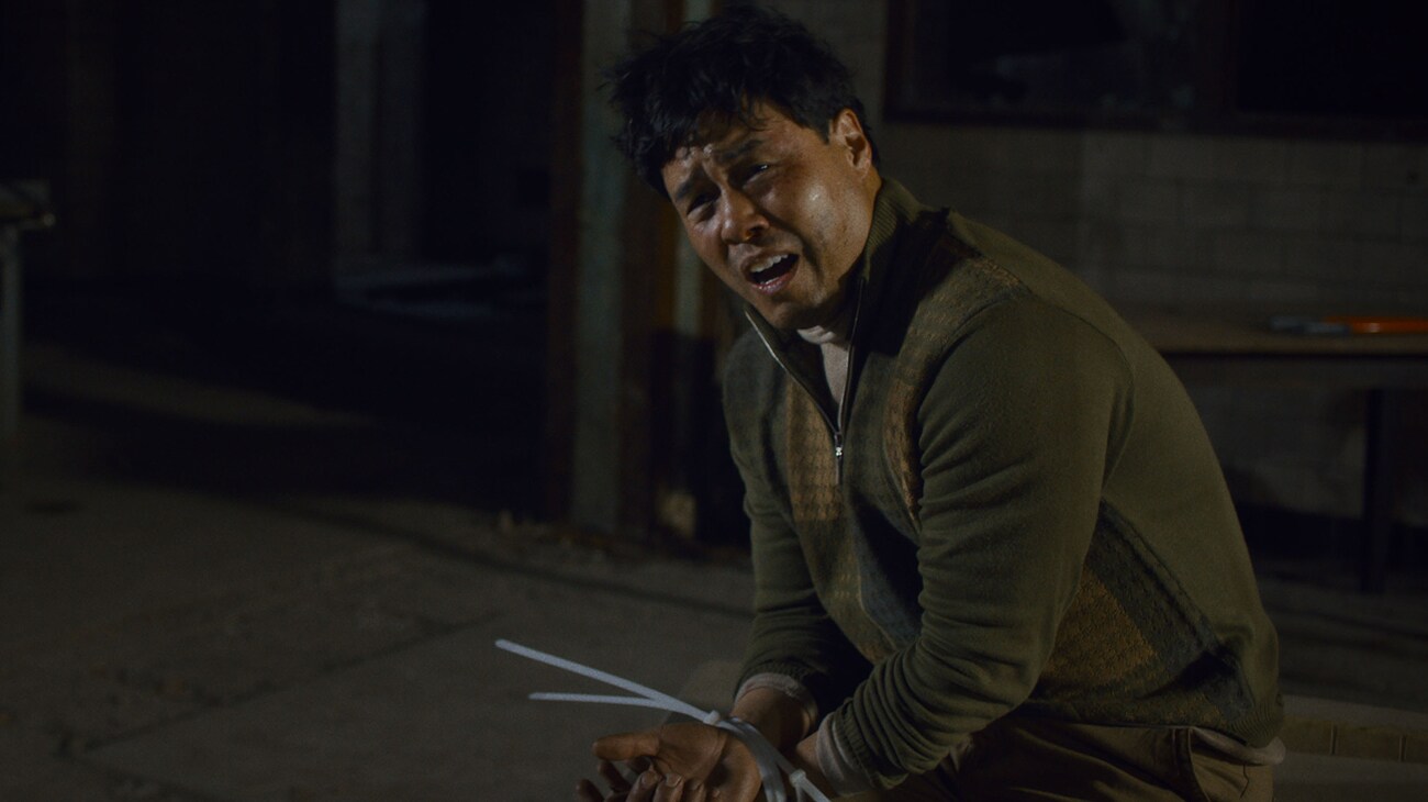 Leo (Randall Park) in a scene from 20th Century Studios' EENIE MEANIE. Photo courtesy of 20th Century Studios. © 2025 20th Century Studios. All Rights Reserved.
