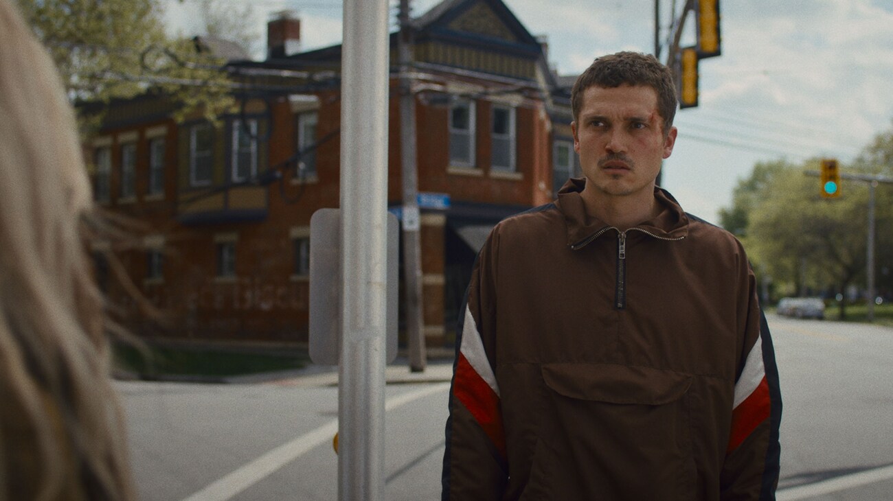 John (Karl Glusman) in a scene from 20th Century Studios' EENIE MEANIE. Photo courtesy of 20th Century Studios. © 2025 20th Century Studios. All Rights Reserved.