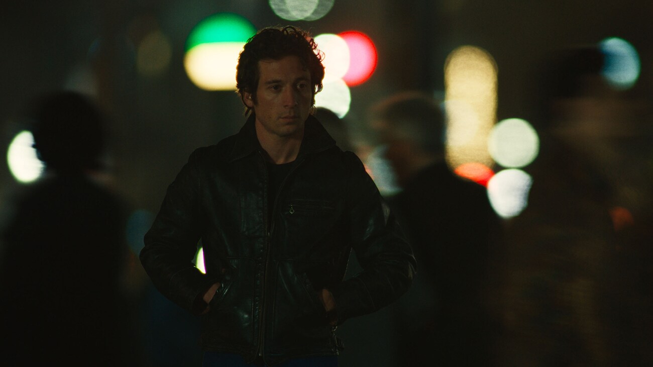 Jeremy Allen White as Bruce Springsteen in 20th Century Studios' SPRINGSTEEN: DELIVER ME FROM NOWHERE. Photo courtesy of 20th Century Studios. © 2025 20th Century Studios. All Rights Reserved.