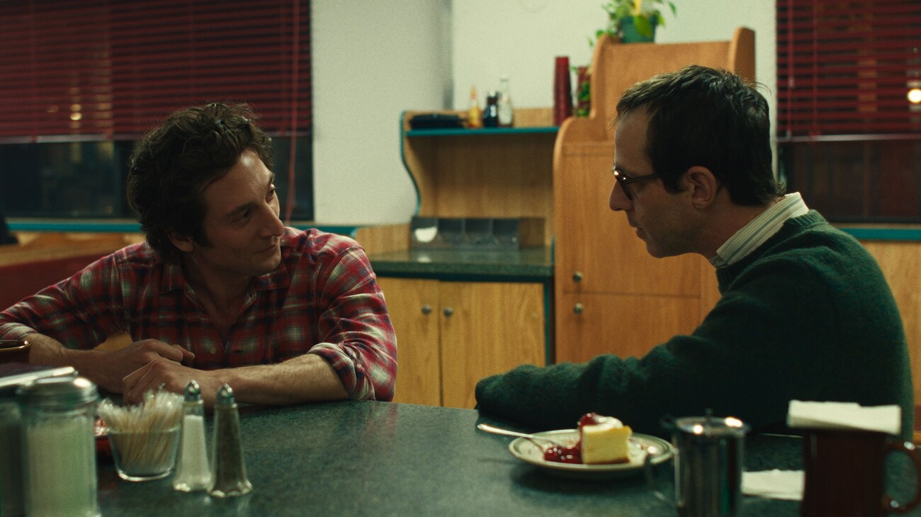 (L-R) Jeremy Allen White as Bruce Springsteen and Jeremy Strong as Jon Landau in 20th Century Studios' SPRINGSTEEN: DELIVER ME FROM NOWHERE. Photo courtesy of 20th Century Studios. © 2025 20th Century Studios. All Rights Reserved.